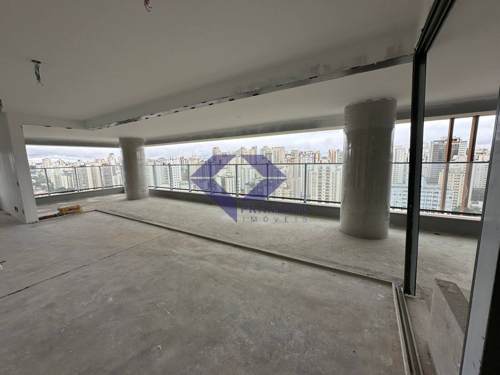 Apartamento, 3 quartos, 210 m² - Foto 1