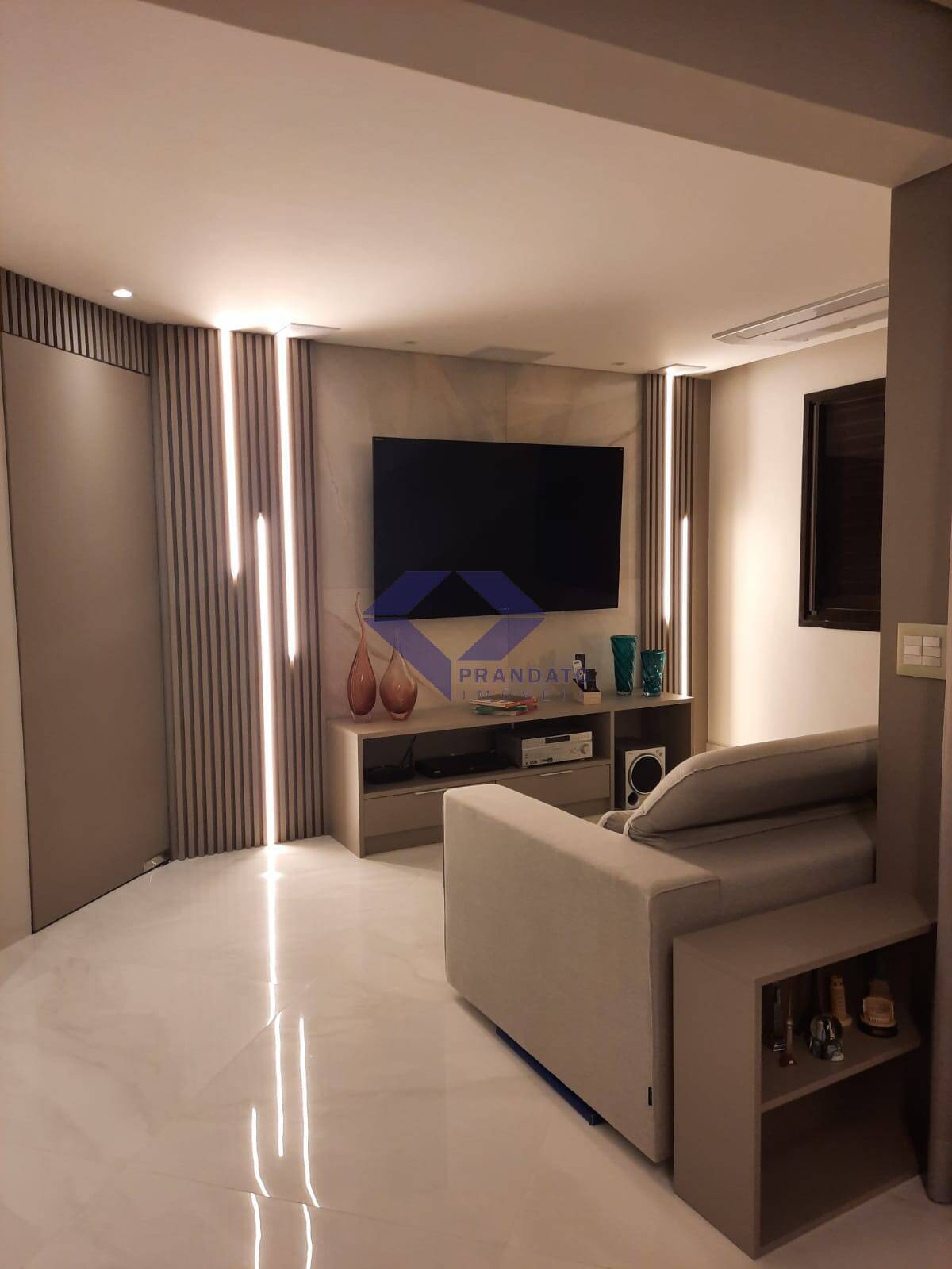 Apartamento à venda com 3 quartos, 121m² - Foto 3