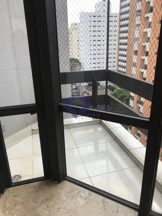 Apartamento para alugar com 3 quartos, 141m² - Foto 2