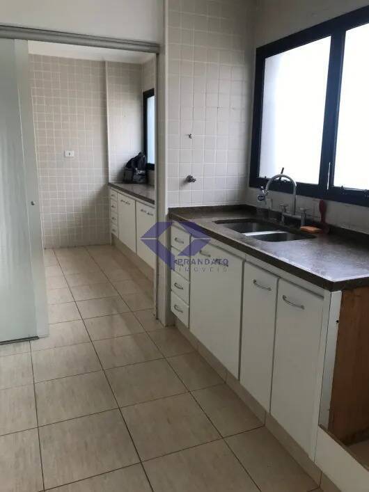 Apartamento para alugar com 3 quartos, 141m² - Foto 4