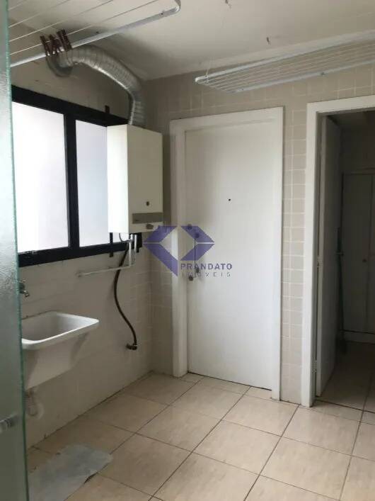 Apartamento para alugar com 3 quartos, 141m² - Foto 5